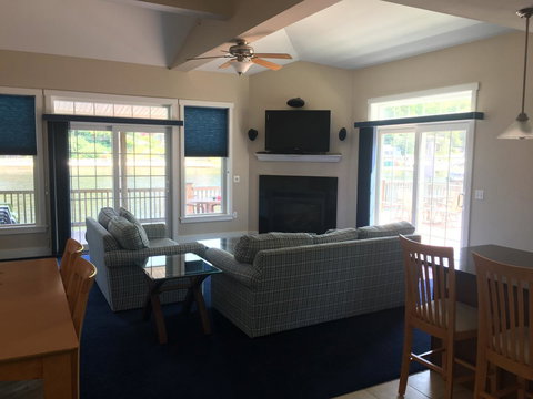 Waterfront Condo On Winnipesaukee With A 30ft Dock - Internet Find 20