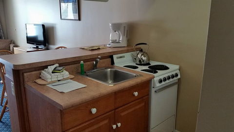 Windrifter Resort - Renee 25