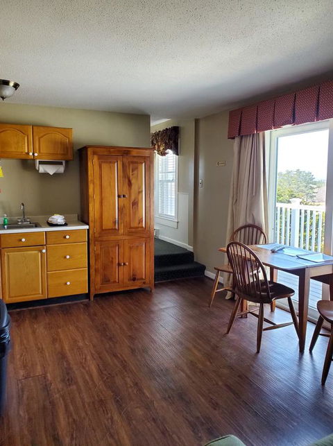 Windrifter Resort - Renee 15