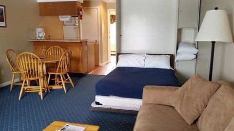 Windrifter Resort - Renee 19