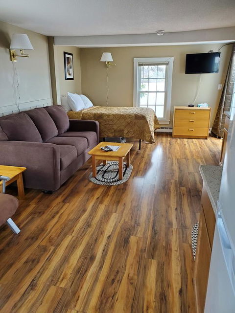 Windrifter Resort - Renee 7