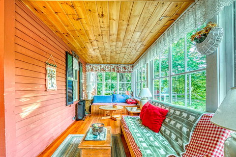 Bartlett Loop Retreat - Renee 1