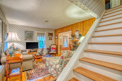 Bartlett Loop Retreat - Renee 8