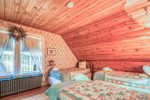 Bartlett Loop Retreat - Renee 13