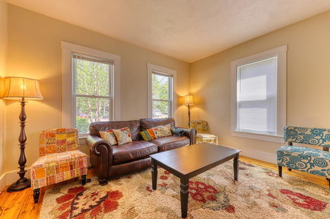 West Main Street Farmhouse - Renee 2