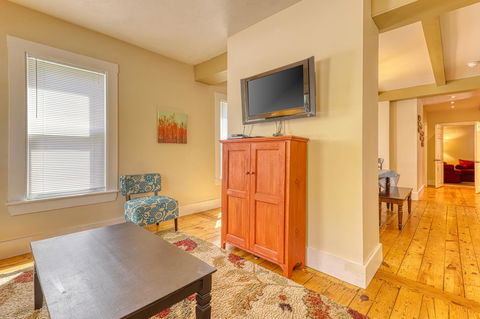 West Main Street Farmhouse - Renee 3