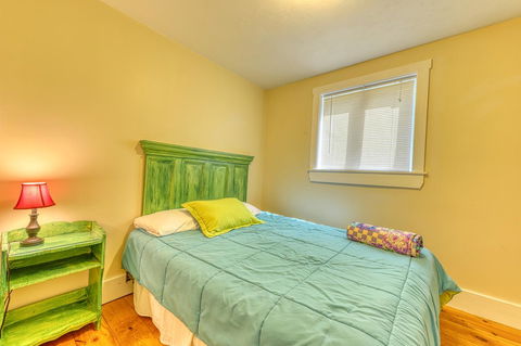 West Main Street Farmhouse - Renee 14