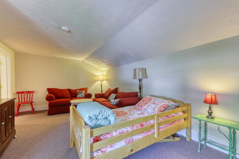 West Main Street Farmhouse - Renee 11