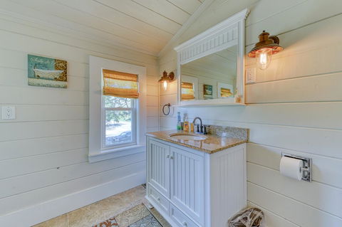 West Main Street Farmhouse - Renee 17