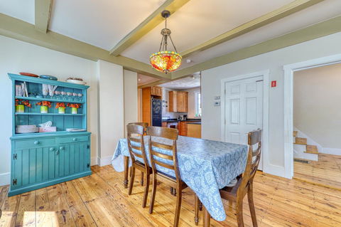 West Main Street Farmhouse - Renee 7