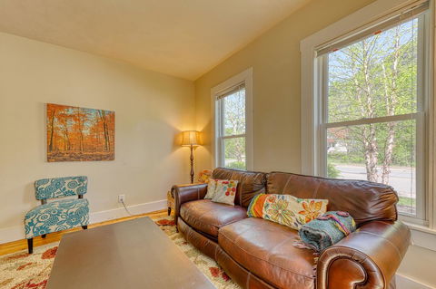 West Main Street Farmhouse - Renee 4