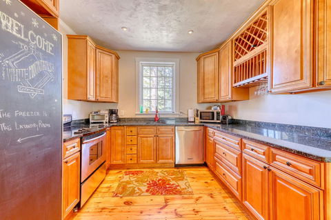 West Main Street Farmhouse - Renee 5