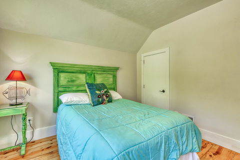 West Main Street Farmhouse - Renee 15