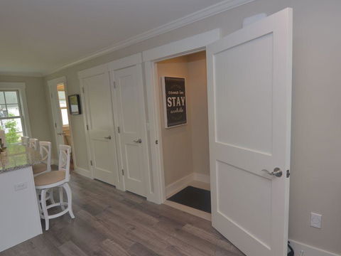 Beautiful Downtown Wolfeboro Apartment - Renee 1