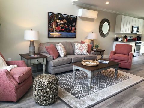 Beautiful Downtown Wolfeboro Apartment - Renee 0