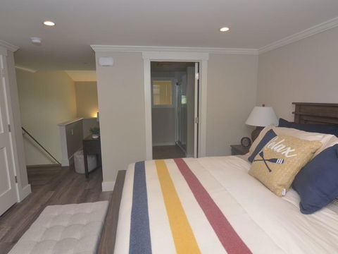 Beautiful Downtown Wolfeboro Apartment - Renee 5