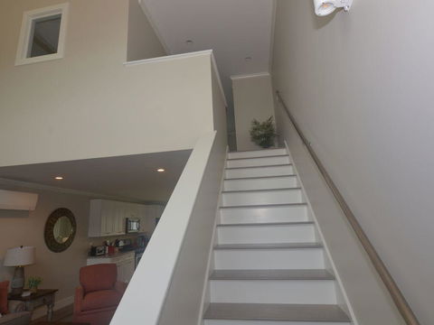 Beautiful Downtown Wolfeboro Apartment - Renee 14