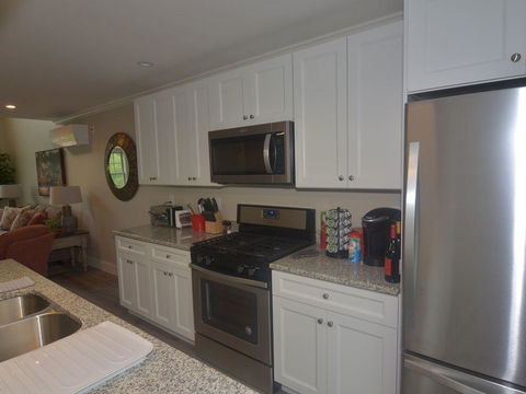 Beautiful Downtown Wolfeboro Apartment - Renee 6