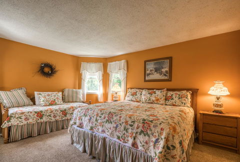 38 Kandahar Lane - Renee 16