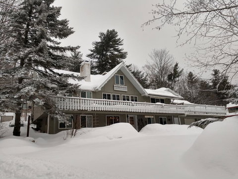 Intervale Mountain Vacation Lodge - Renee 1