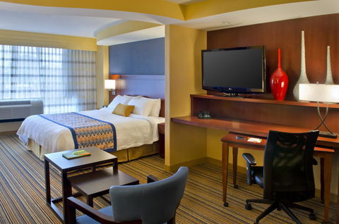 Courtyard By Marriott Newark Downtown - Renee 1