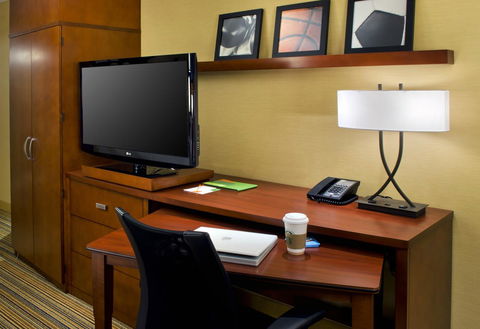 Courtyard By Marriott Newark Downtown - Renee 18