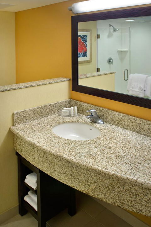 Courtyard By Marriott Newark Downtown - Renee 20