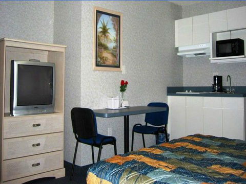 Studio Inn & Suites - Internet Find 9