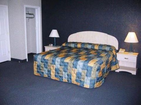 Studio Inn & Suites - Internet Find 1