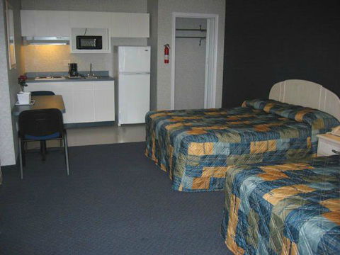 Studio Inn & Suites - Internet Find 8
