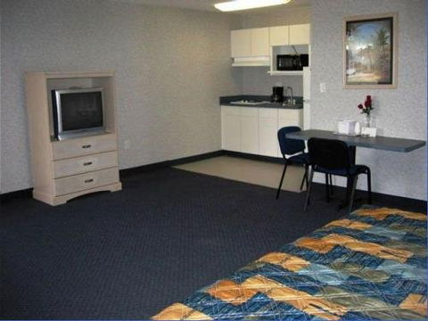 Studio Inn & Suites - Internet Find 7