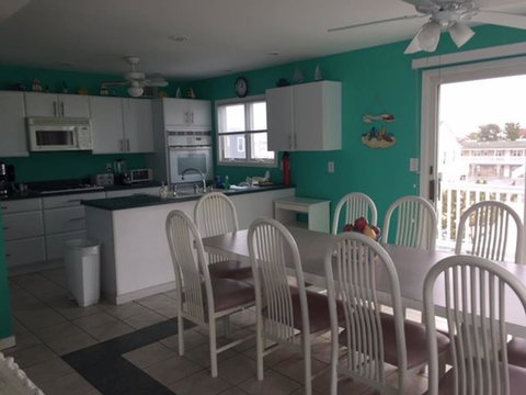 Ship Bottom Contemporary Ocean Block Home With Ocean Views From Living Room And Front Deck. Short Stroll To The Sand And Surf. G - Renee 9