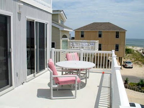 Ship Bottom Contemporary Ocean Block Home With Ocean Views From Living Room And Front Deck. Short Stroll To The Sand And Surf. G - Renee 3