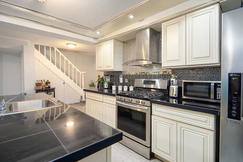 4 Bed 4bath 15Min To NYC.Parking.Balcony NYC View J-1 - Renee 9