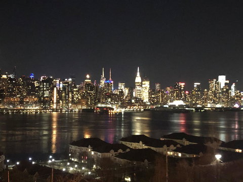 4 Bed 4bath 15Min To NYC.Parking.Balcony NYC View J-1 - Renee 15