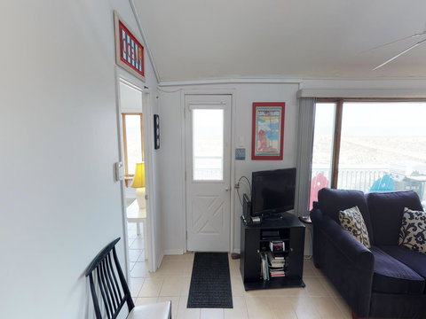 Brant Beach Ocean Front Duplex 2nd Fl 114089 - Renee 23