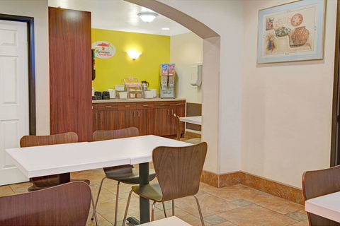 Super 8 By Wyndham Las Cruces/La Posada Lane - Internet Find 5