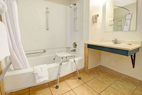 Super 8 By Wyndham Las Cruces/La Posada Lane - Internet Find 4