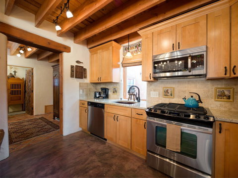 2 Bedroom - In Railyard, 10 Min. Walk To Plaza - Desert Breeze - Internet Find 6