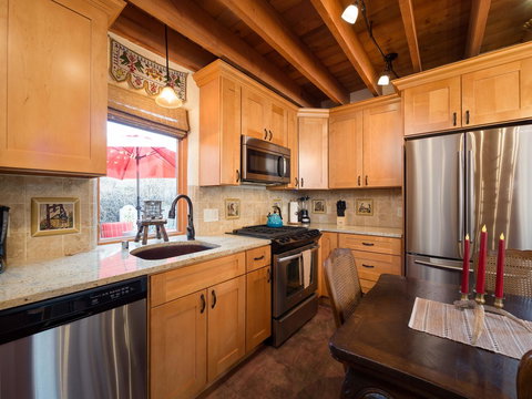 2 Bedroom - In Railyard, 10 Min. Walk To Plaza - Desert Breeze - Internet Find 8