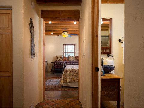 2 Bedroom - In Railyard, 10 Min. Walk To Plaza - Desert Breeze - Internet Find 21