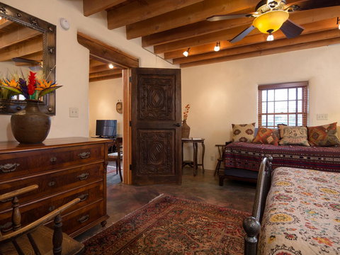 2 Bedroom - In Railyard, 10 Min. Walk To Plaza - Desert Breeze - Internet Find 12