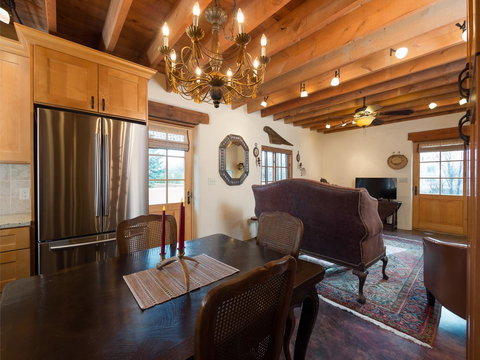 2 Bedroom - In Railyard, 10 Min. Walk To Plaza - Desert Breeze - Internet Find 4