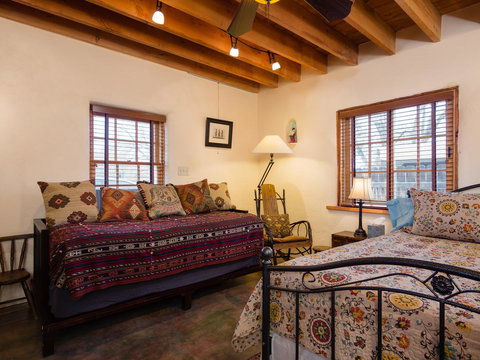 2 Bedroom - In Railyard, 10 Min. Walk To Plaza - Desert Breeze - Internet Find 11