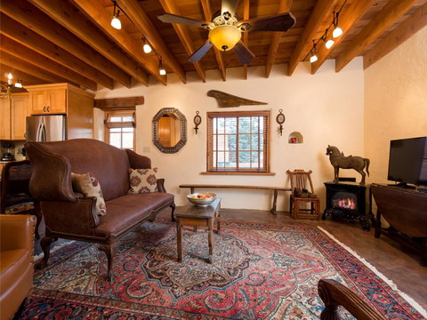 2 Bedroom - In Railyard, 10 Min. Walk To Plaza - Desert Breeze - Internet Find 2