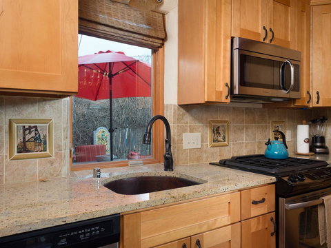 2 Bedroom - In Railyard, 10 Min. Walk To Plaza - Desert Breeze - Internet Find 7