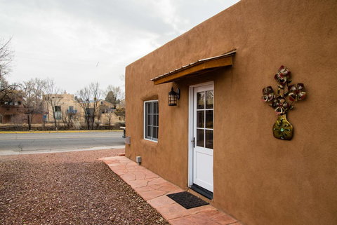 2 Bedroom - In Railyard, 10 Min. Walk To Plaza - Desert Breeze - Internet Find 30