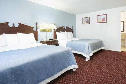 Knights Inn Las Vegas - Renee 6