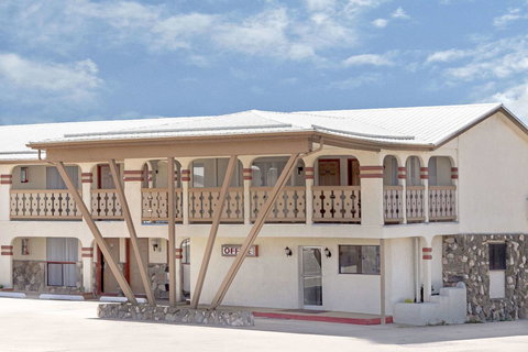 Knights Inn Las Vegas - Renee 25