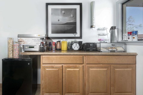 Knights Inn Las Vegas - Renee 27